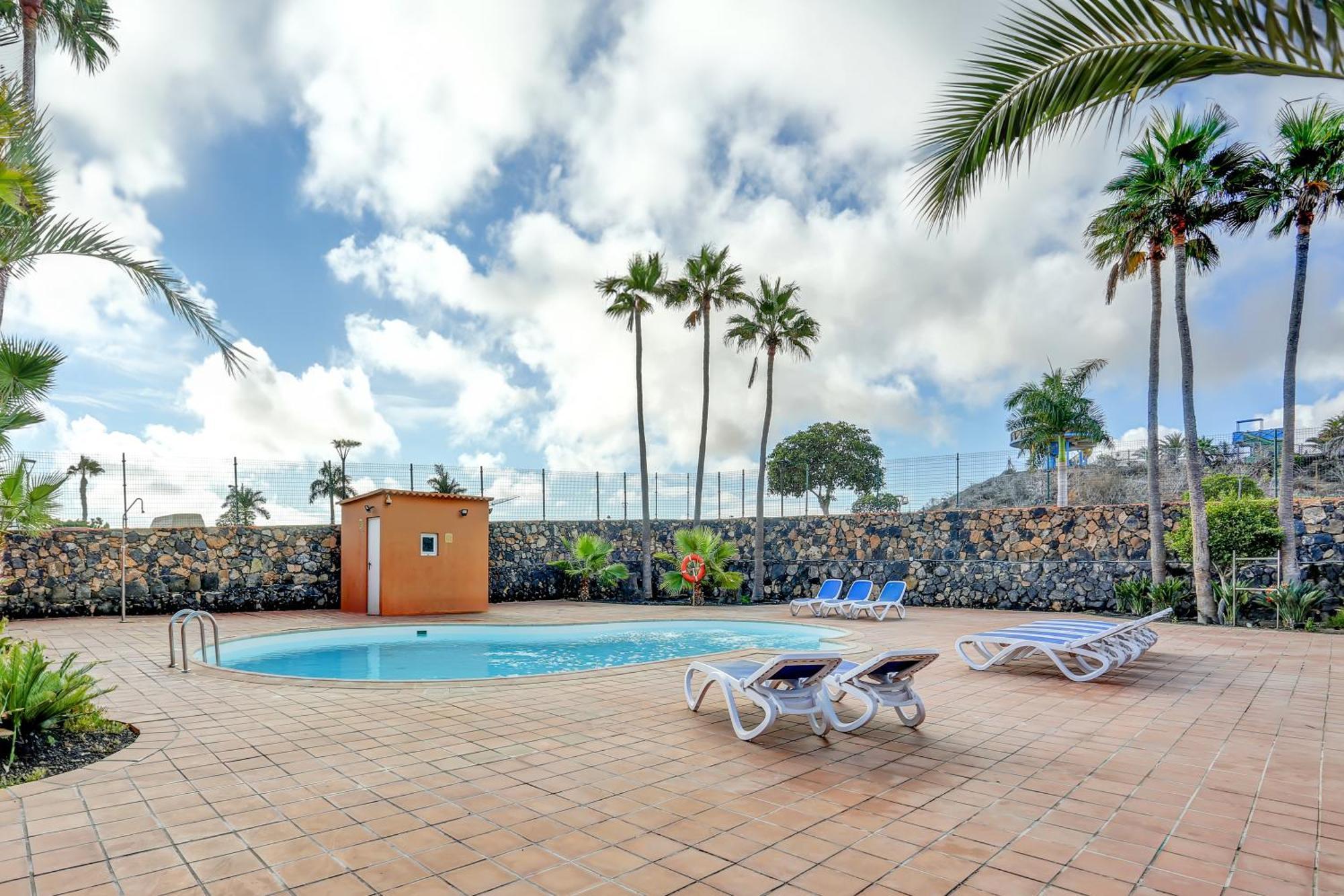 Oasis Royal Apartment คอร์ราเลโฮ ภายนอก รูปภาพ