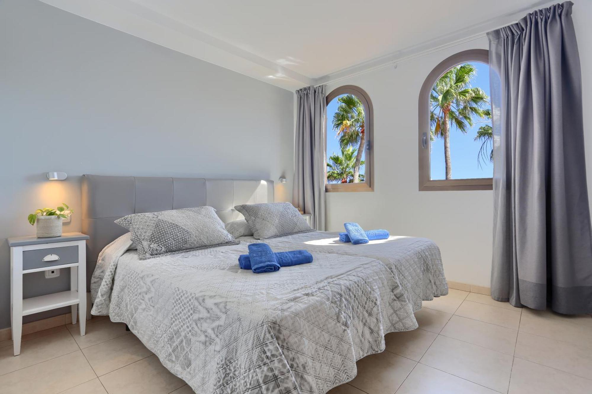 Oasis Royal Apartment คอร์ราเลโฮ ภายนอก รูปภาพ